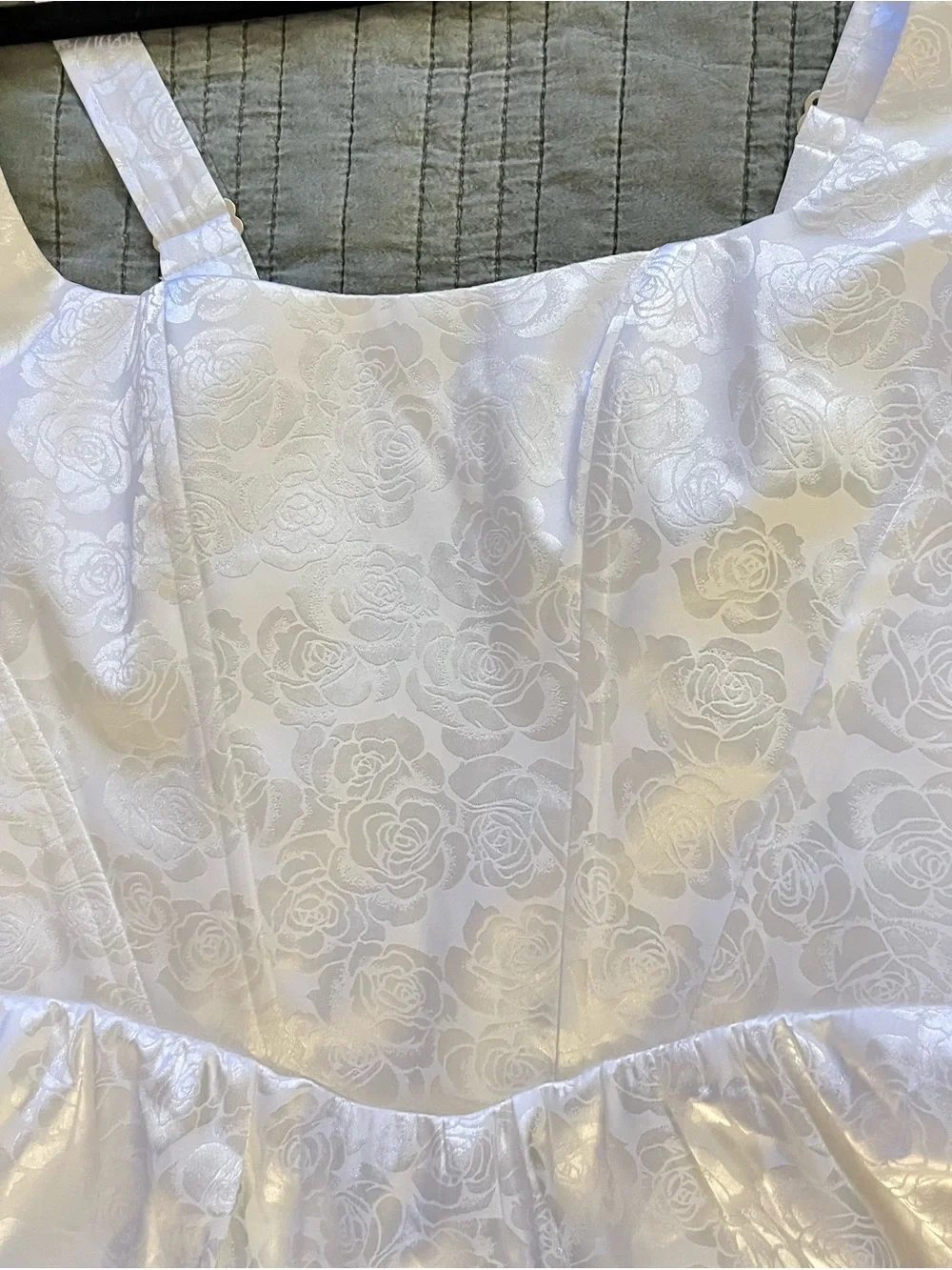 Nina square neckline